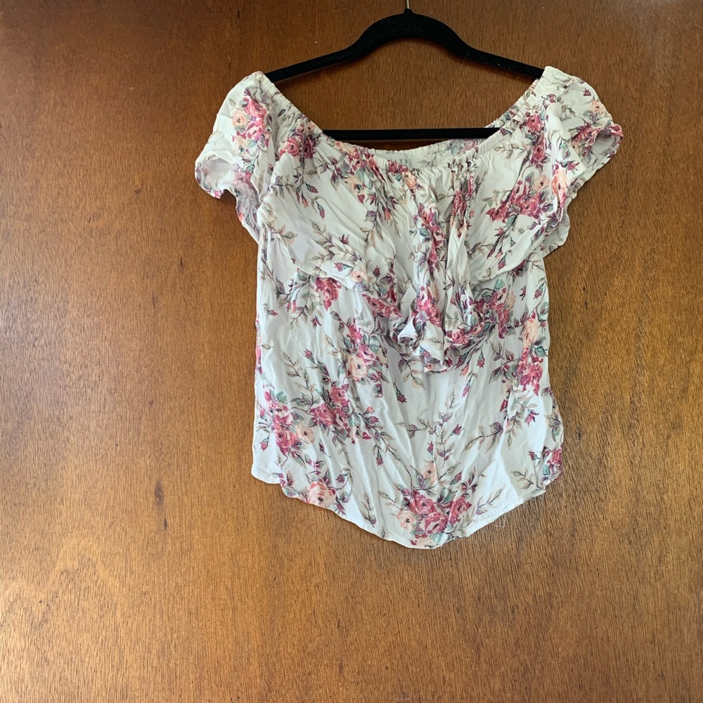 LAST CHANCE WAYF floral top